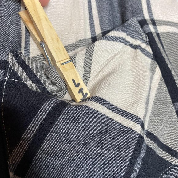 Jachs Girlfriend Quinn Button Front Flannel Top - Picture 7 of 7